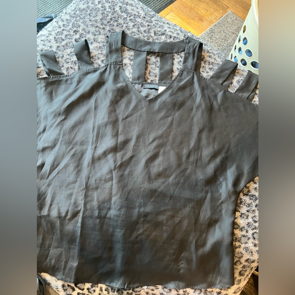 Venus open shoulder blouse size medium